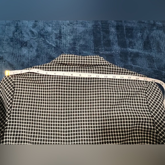 Unknown Brand Oversized Blazer- Size Large, Lightweight, 3/4 Sleeves - Picture 8 of 8